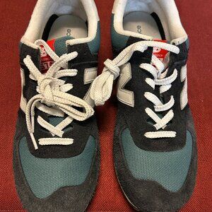 New Balance Classic Black & Grey Runners Unisex